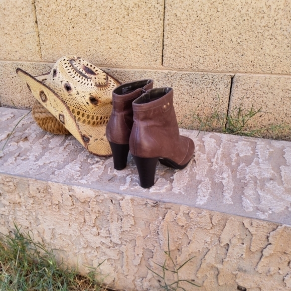 Sexy‎ little booties - Picture 4 of 6